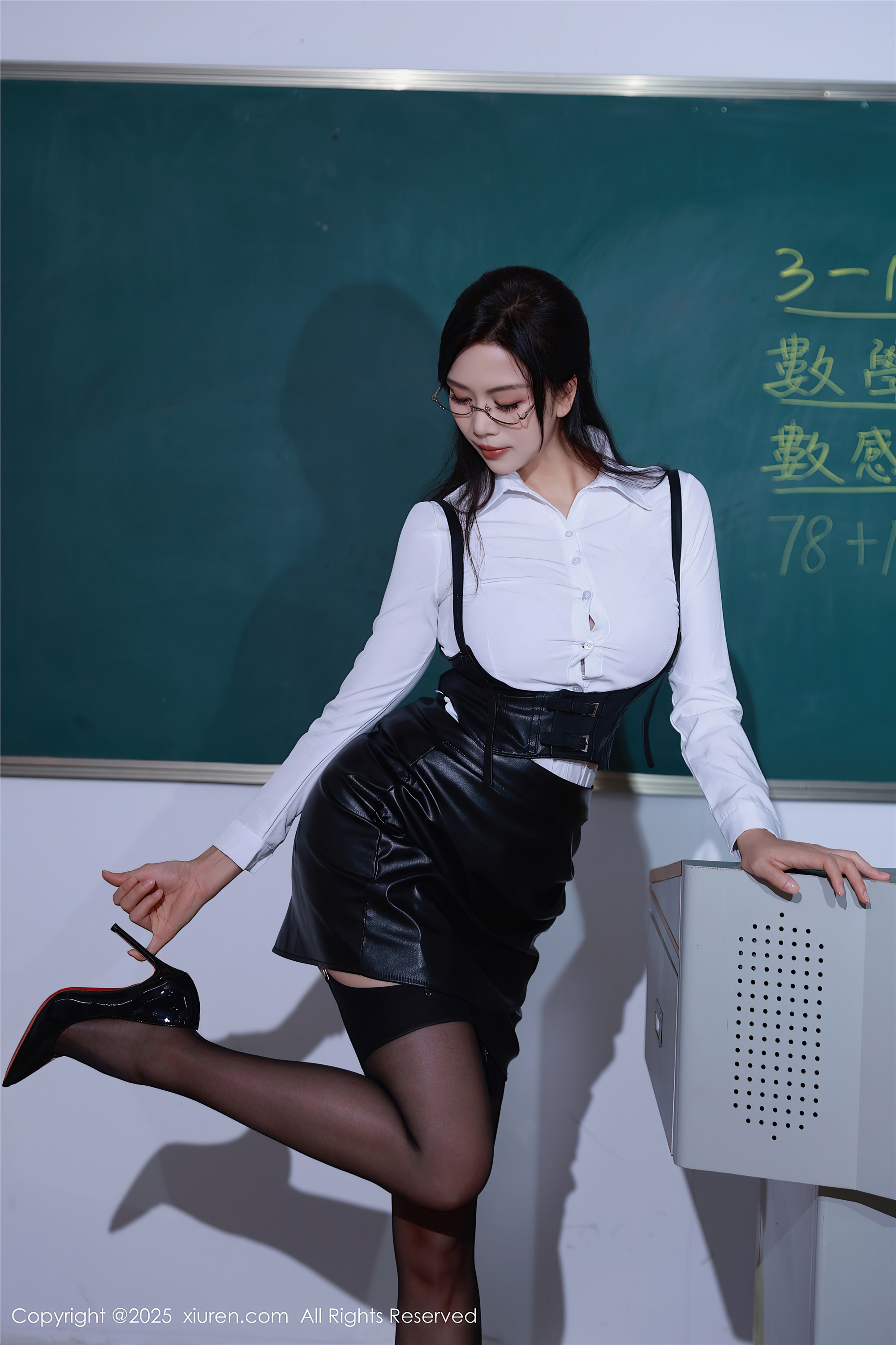 Xiuren秀人网 2025.10.10 NO.10846 玫瑰我爱你